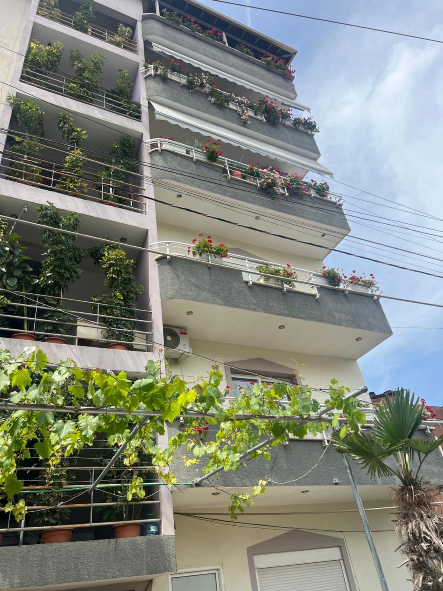 Tirana Class House Bagian luar foto